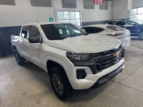 Used 2024 Chevrolet Colorado LT w/ LT Convenience Package II image 3