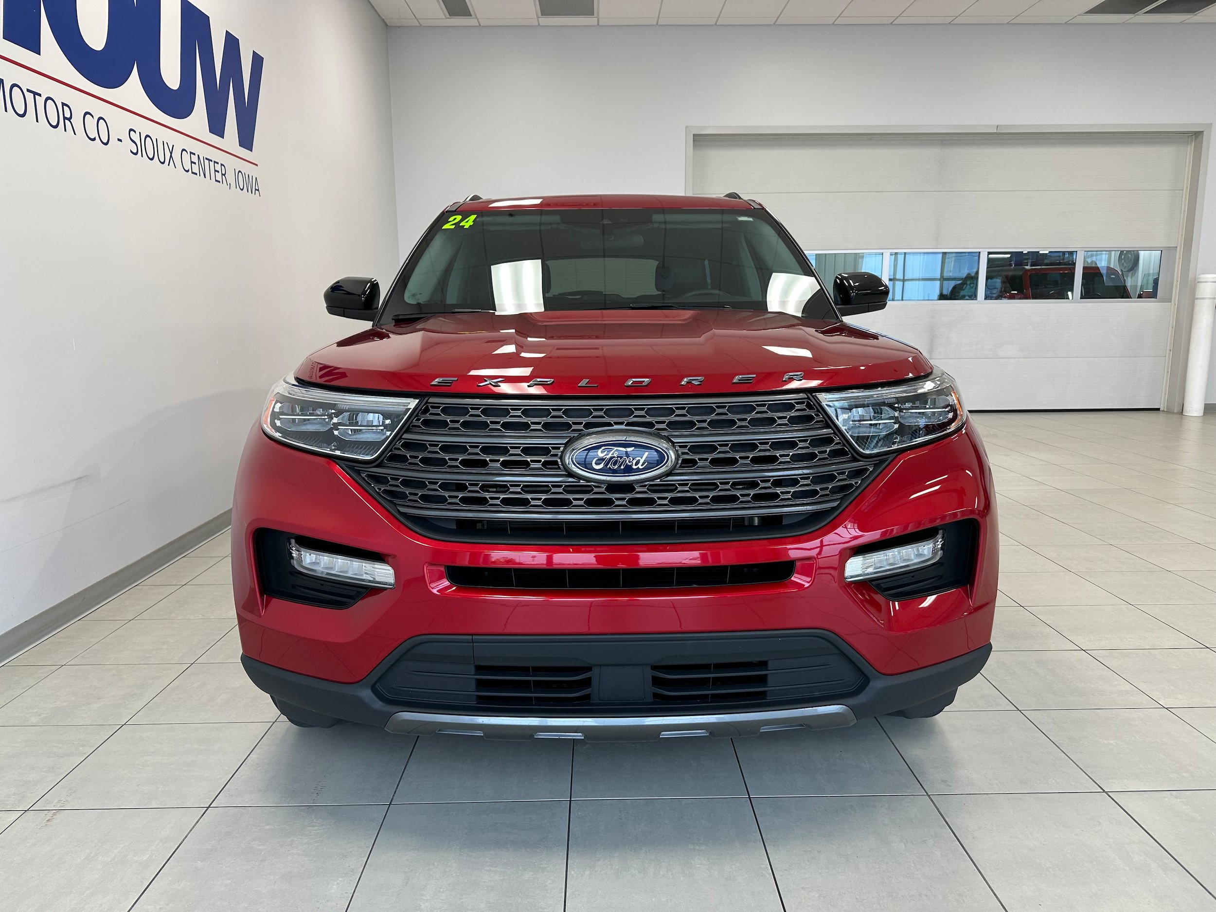 Used 2024 Ford Explorer XLT w/ Equipment Group 202A AWD/4WD image 3