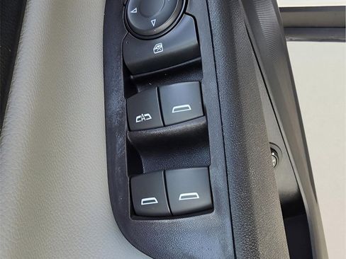 Used 2018 Chevrolet Equinox LT image 57