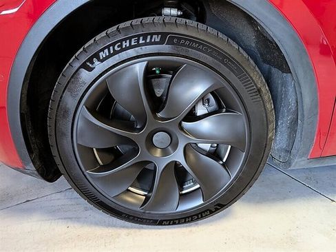 Used 2021 Tesla Model Y Long Range AWD/4WD image 15