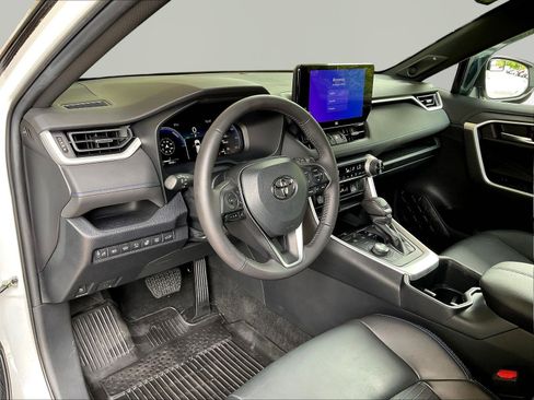 Used 2023 Toyota RAV4 XSE AWD/4WD image 17