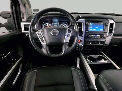 Used 2017 Nissan Titan PRO-4X AWD/4WD image 6