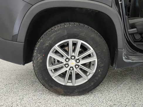 Used 2023 Chevrolet Traverse LT FWD image 40