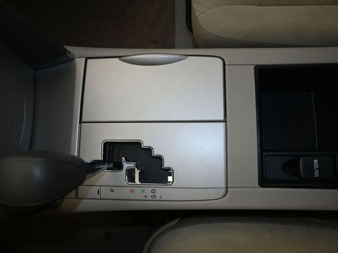Used 2009 Toyota Camry LE FWD image 16