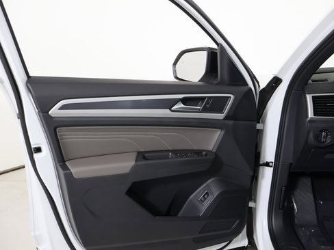 Used 2023 Volkswagen Atlas Cross Sport SEL R-Line image 23