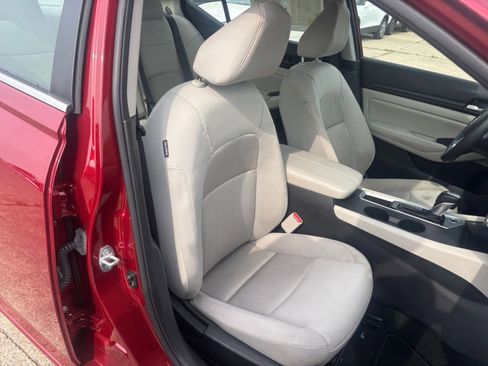 Used 2025 Nissan Altima 2.5 SV FWD image 36