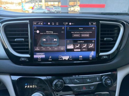 Used 2024 Chrysler Pacifica Touring-L image 16