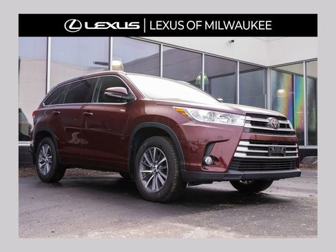 Used 2017 Toyota Highlander XLE image 1
