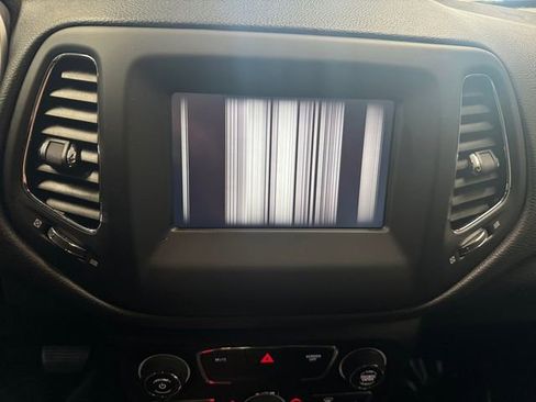 Used 2019 Jeep Compass Latitude AWD/4WD image 5