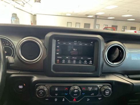 Used 2020 Jeep Wrangler Unlimited Sahara AWD/4WD image 19