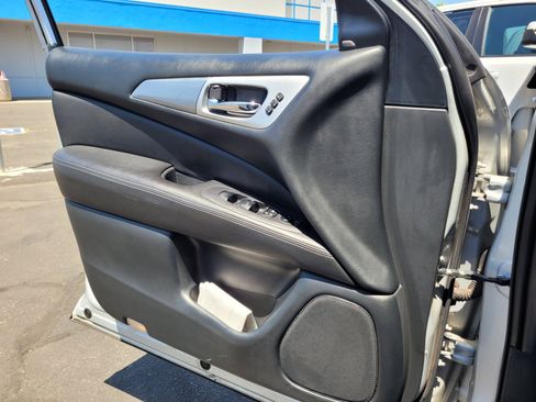 Used 2020 Nissan Pathfinder SL FWD image 25