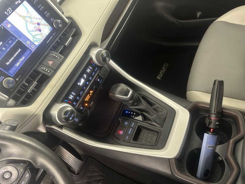 Used 2019 Toyota RAV4 Limited image 20