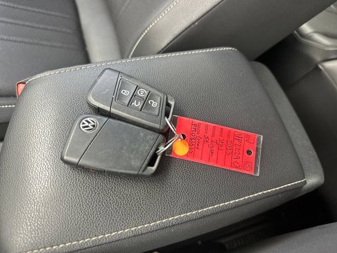 Used 2023 Volkswagen Tiguan SE FWD image 16
