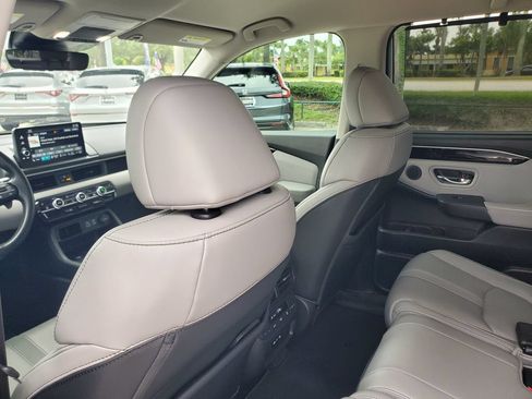 Used 2024 Honda Pilot EX-L image 11