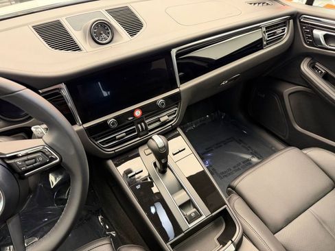 Used 2026 Porsche Macan AWD/4WD image 12