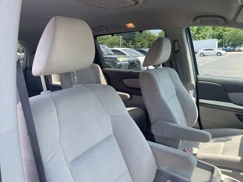 Used 2016 Honda Odyssey SE image 7