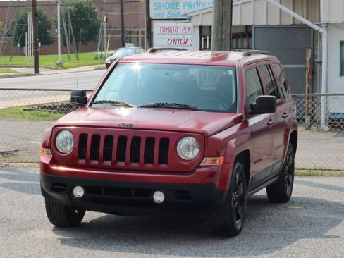 Used 2014 Jeep Patriot Sport w/ Power Value Group FWD image 3