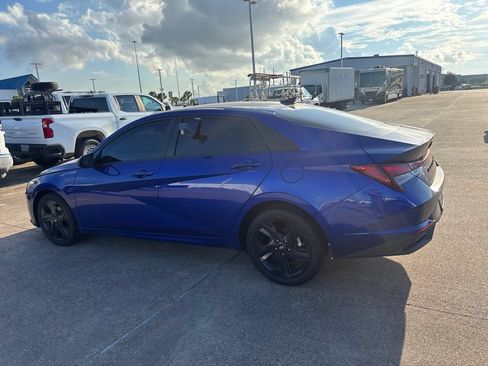 Used 2023 Hyundai Elantra SEL w/ Convenience Package FWD image 8