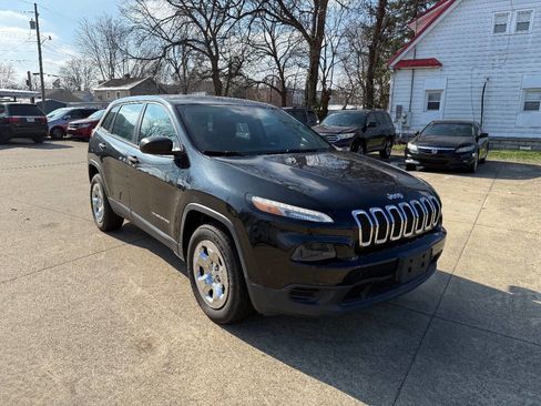 Used 2014 Jeep Cherokee Sport image 5