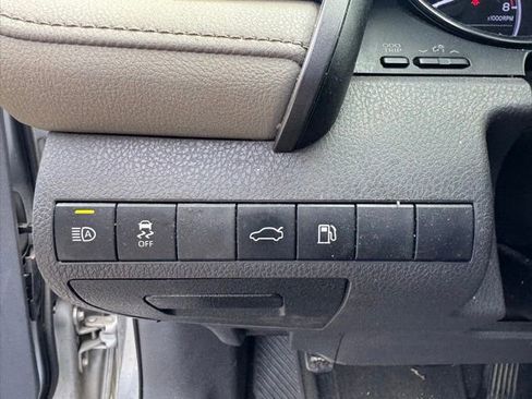 Used 2018 Toyota Camry LE FWD image 23