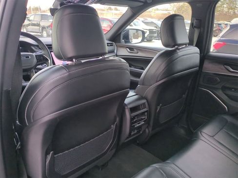 Used 2023 Jeep Grand Cherokee Overland image 18