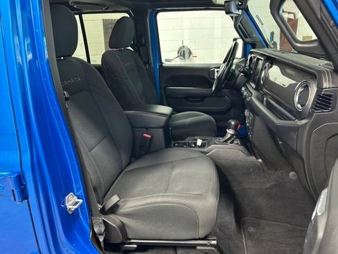 Used 2022 Jeep Wrangler Unlimited Sahara w/ Dual Top Group AWD/4WD image 12