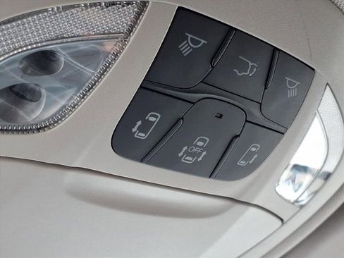 Used 2024 Chrysler Pacifica Touring-L image 24