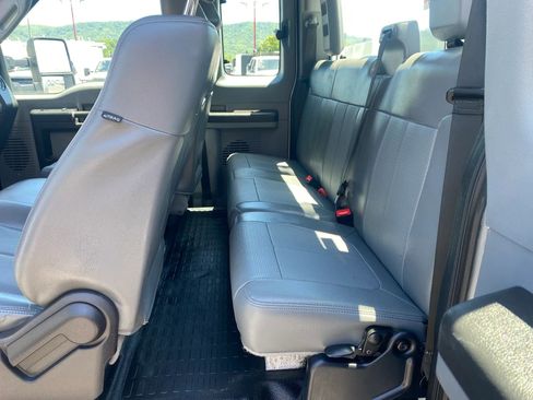 Used 2014 Ford F550 4x4 SuperCab Super Duty image 28