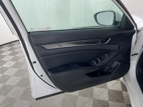 Used 2018 Honda Accord Sport image 11