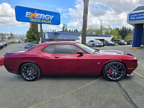 Used 2022 Dodge Challenger R/T Scat Pack w/ Driver Convenience Group RWD image 9