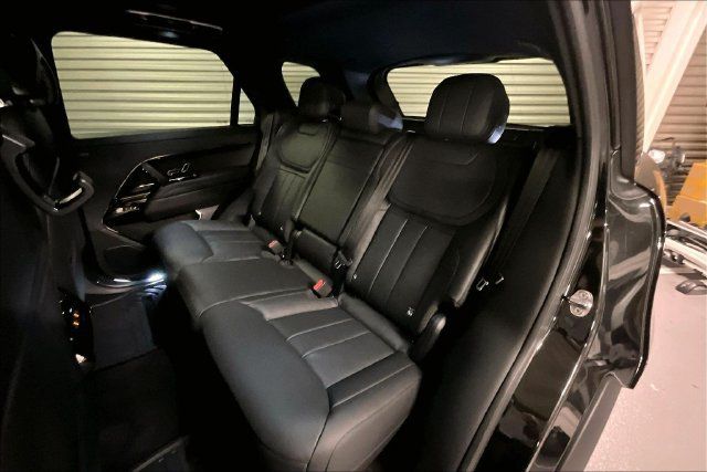 New 2026 Land Rover Range Rover Sport Dynamic SE AWD/4WD image 9