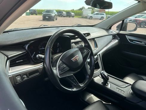 Used 2019 Cadillac XT5 Premium Luxury AWD/4WD image 2