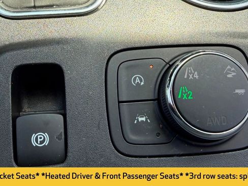 Used 2023 Chevrolet Traverse LT w/ Rear Camera Mirror Package AWD/4WD image 12