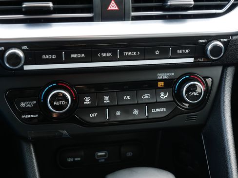 Certified 2022 Kia Niro LXS image 23