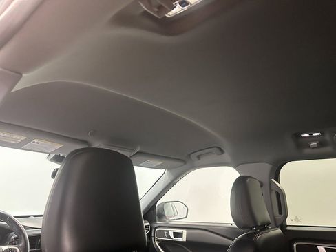 Used 2022 Ford Explorer XLT image 14