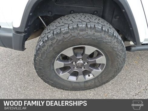 Used 2019 Jeep Wrangler Unlimited Sahara image 27