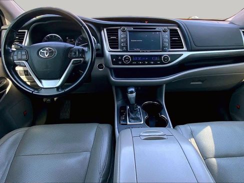 Used 2018 Toyota Highlander Limited FWD image 14