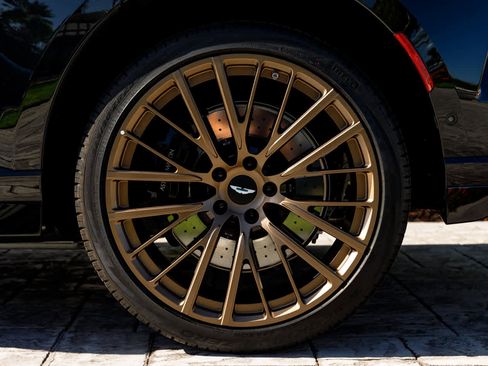 Used 2025 Aston Martin DBX 707 image 35