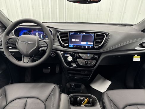 New 2026 Chrysler Pacifica Select image 16