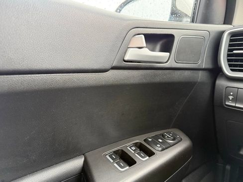 Used 2021 Kia Sportage LX image 11
