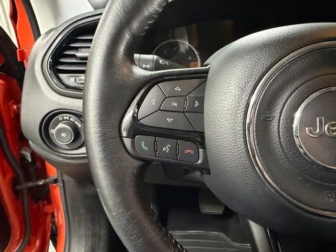 Used 2020 Jeep Renegade Altitude w/ UConnect 8.4 Nav Group AWD/4WD image 16