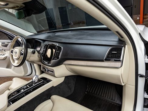 Used 2025 Volvo XC90 B6 Ultra w/ Protection Package Premier image 13
