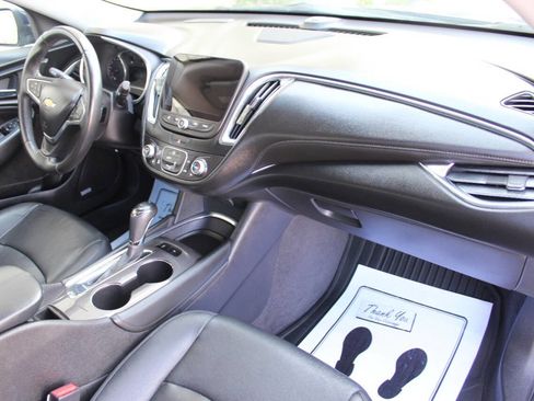 Used 2017 Chevrolet Malibu LT w/ Leather Package image 15