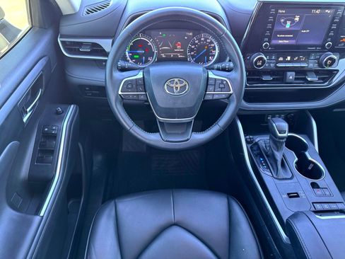 Used 2022 Toyota Highlander XLE image 23