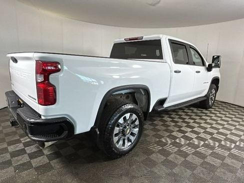 Used 2024 Chevrolet Silverado 2500 Custom w/ Custom Value Package AWD/4WD image 2