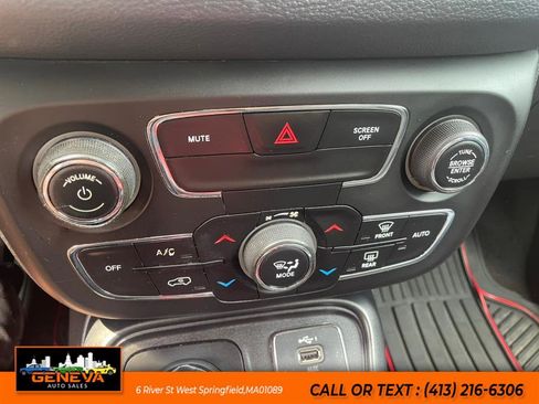 Used 2020 Jeep Compass Trailhawk image 16