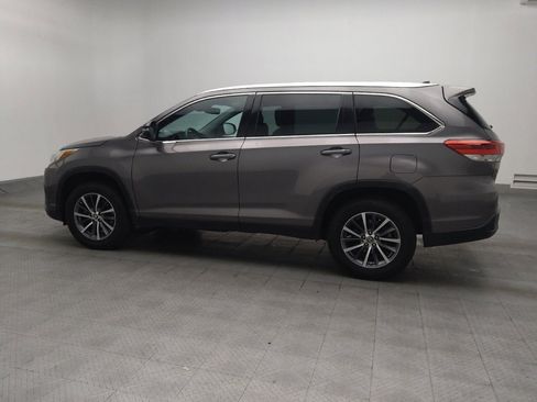 Used 2019 Toyota Highlander XLE image 3