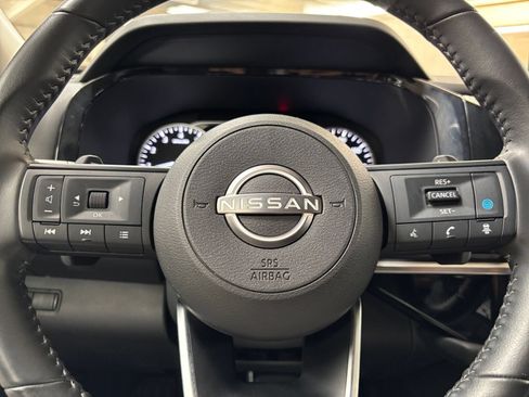 Used 2025 Nissan Pathfinder SV FWD image 30