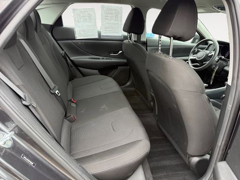 Certified 2023 Hyundai Elantra SE image 18