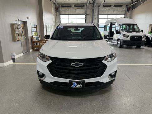 Used 2019 Chevrolet Traverse LT w/ LPO, Blackout Package AWD/4WD image 2